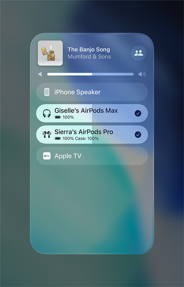 Ekran AirPlay na iPhonie pokazujący, jak w prosty sposób strumieniować dźwięk na dwóch parach AirPods jednocześnie