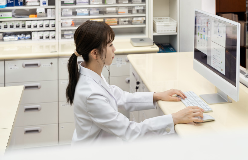 Das digitale System stellt sicher, dass alle Apotheken gut bestückt sind und den Bedarf der Kund:innen abdecken können.