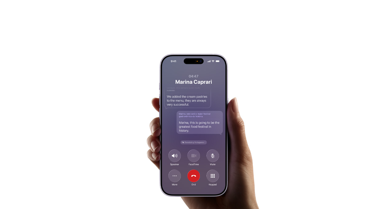 Na iPhone 17, ktorý niekto drží v ruke, vidíme funkciu Živé tlmočenie Apple Intelligence
